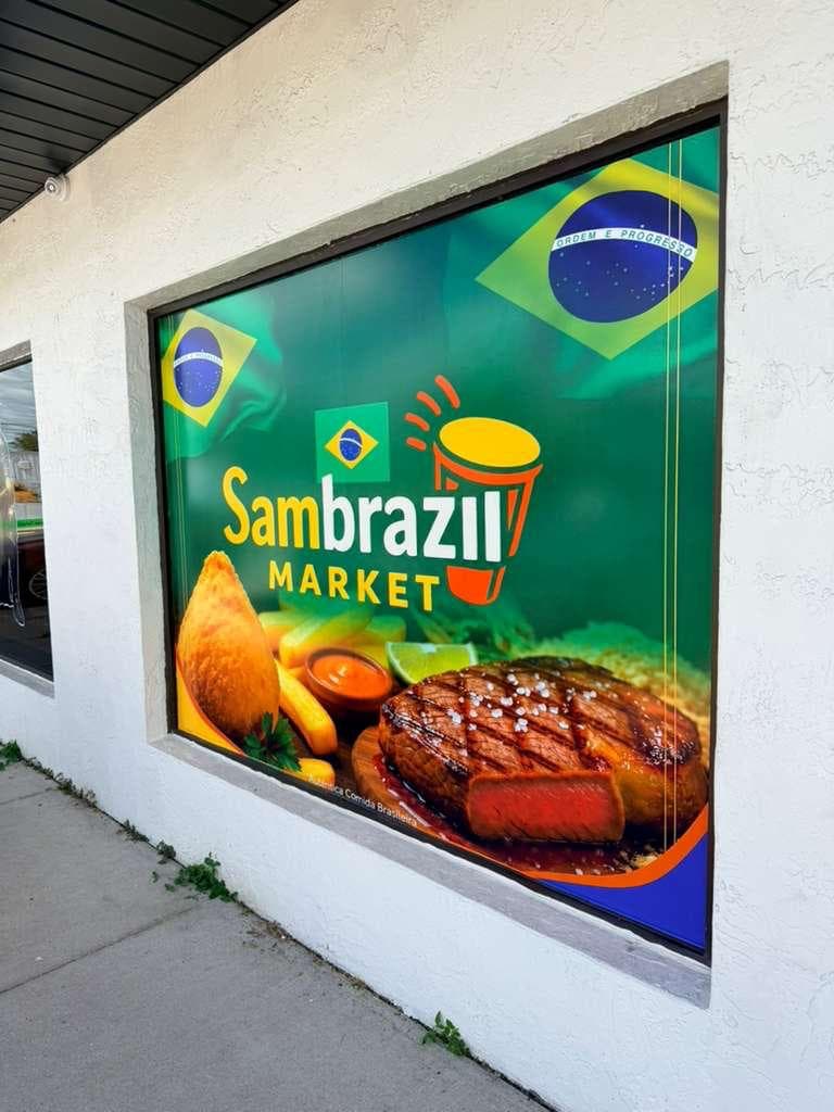 Vitrine do Sambrazil com picanha e coxinha